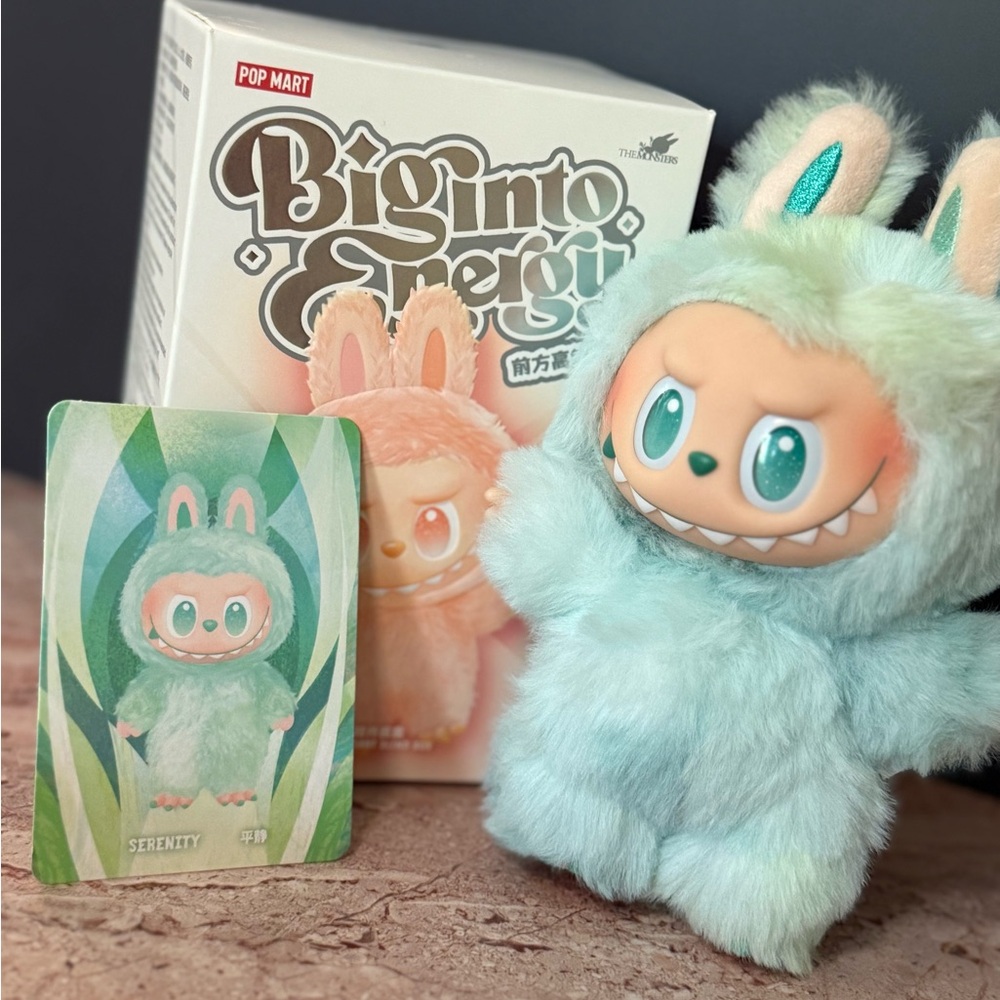 AUTHENTIC NEW Pop Mart LABUBU Big Into
Energy Vinyl Plush - SERENITY